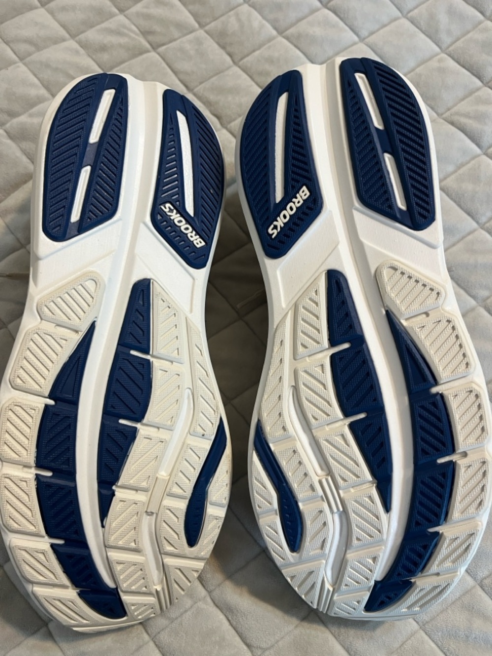 Brand new Brooks - Picture 7 of 8